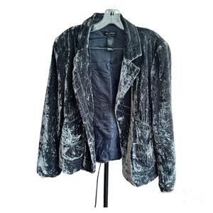 Access crush gray women’s blazer.